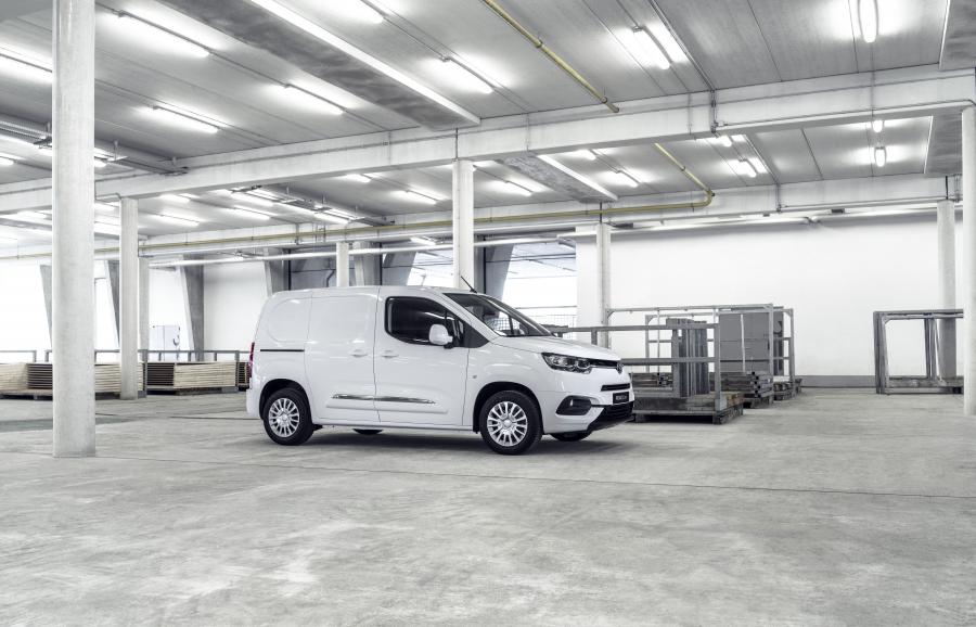  Toyota ProAce City Van 2019 года  (EU) (фото 4 из 53)